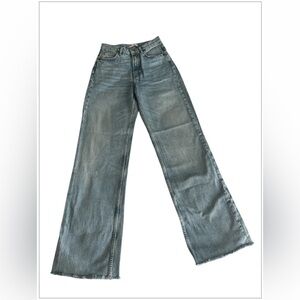 Zara women Jeans with Relaxed fit.